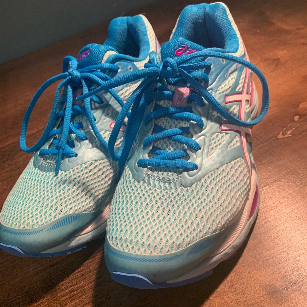 ASICS Gel-Cumulus 18 women’s sneakers